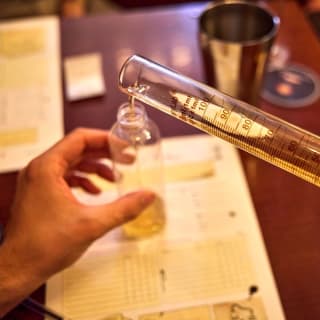 Taller de degustación y creación de mezclas de rones añejos 5