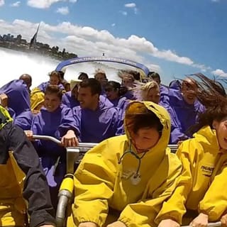 30-Minuten Sydney Harbour Jet Boat Ride: Thunder Twist 2