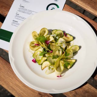 Gagne un déjeuner pour 2 personnes au resto L'Essence des Goûts 1