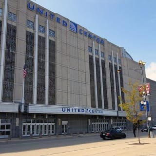 Entradas para un partido de baloncesto de los Chicago Bulls en el United Center 2