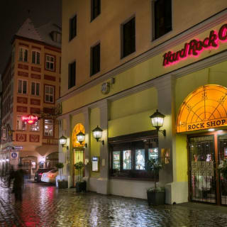 Hard Rock Cafe München: Genieße einen köstlichen Burger! 2