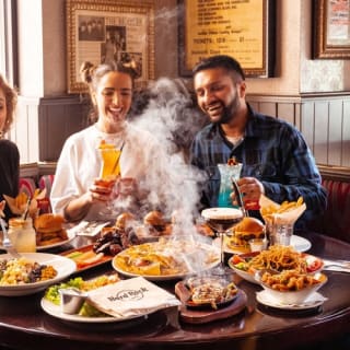 Hard Rock Cafe München: Genieße einen köstlichen Burger! 4