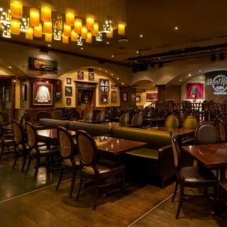 Hard Rock Cafe München: Genieße einen köstlichen Burger! 5
