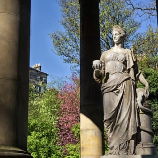 Romantic Edinburgh Outdoor Exploration Game 3