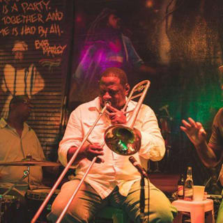 New Orleans Jazz Tour with Live Music and a Beer 1