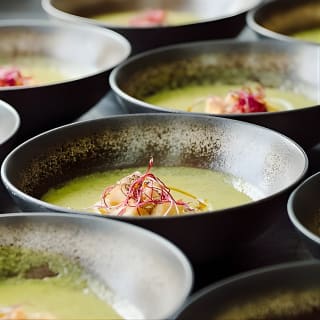 Dîner en bus à Paris avec champagne depuis les Champs-Élysées 3