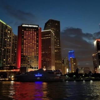 Castaway the Day: Miami Sunset Sail mit Champagne 2