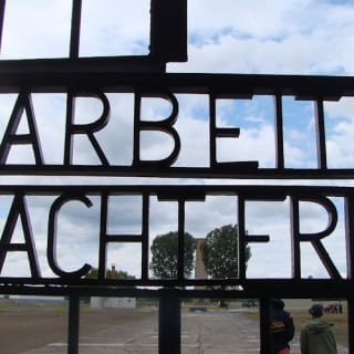 Sachsenhausen & Potsdam: Geführte Tour ab Berlin 1