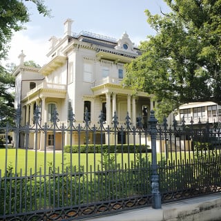 New Orleans Homes of the Rich and Famous Tour of the Garden District 6