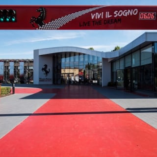 Museo Enzo Ferrari + Museo Ferrari di Maranello + Simulatore di F1 5