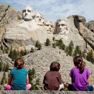 Mount Rushmore and Black Hills Tour with Two Meals and a Music Variety Show 1