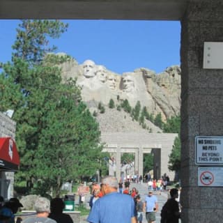 Mount Rushmore and Black Hills Tour with Two Meals and a Music Variety Show 6