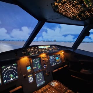 Pilot an Airbus A320 – Flight Simulator Experience in Seville 4