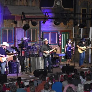 Mount Rushmore and Black Hills Tour with Two Meals and a Music Variety Show 8
