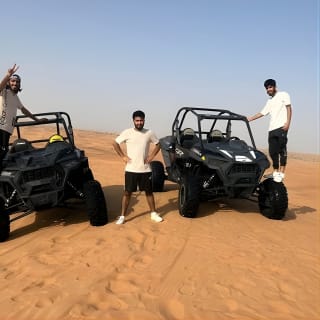 Polaris RZR 1000 عربة الكثبان الرملية ذات القيادة الذاتية في الصحراء 3