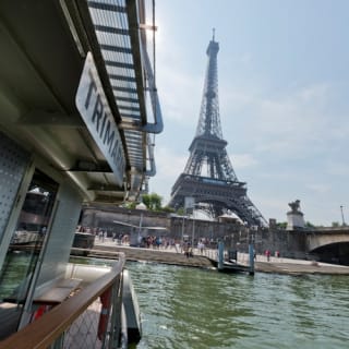La Seine : croisière touristique depuis la tour Eiffel 4