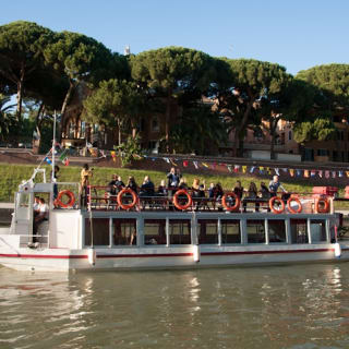 Roma: Biglietto per il tour in barca sul Tevere Hop-on Hop-off 5