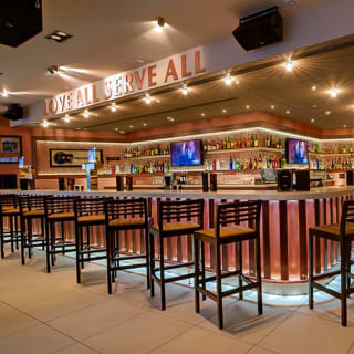 Hard Rock Cafe Berlin: Genießen Sie einen köstlichen Burger! 4