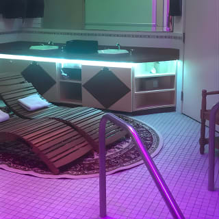 Private Spa, Jacuzzi and Sauna Package with 1-Hour Massage 1