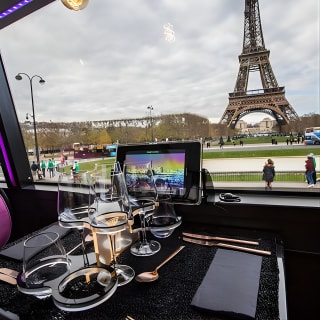 Dîner en bus à Paris avec champagne depuis les Champs-Élysées 7