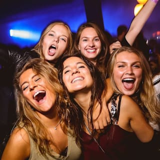 Crawl 'Til The Ball Falls: Seattle NYE Bar Crawl 2026 4
