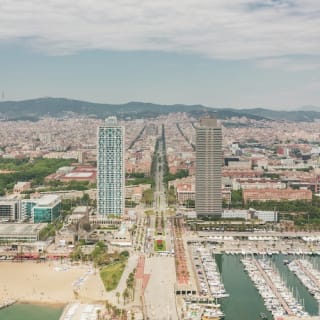 Vol en hélicoptère le long de la côte de Barcelone 4