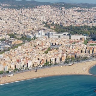 Vol en hélicoptère le long de la côte de Barcelone 5