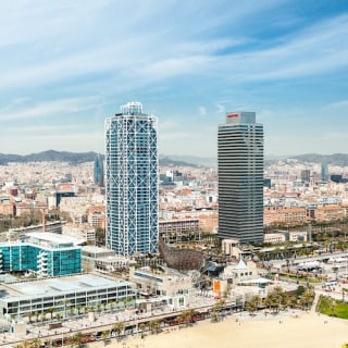 Vol en hélicoptère le long de la côte de Barcelone 6
