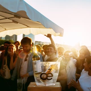 Cargo Bar : DJ Sets et rosé sur une terrasse végétalisée 3