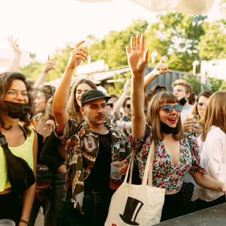 Cargo Bar : DJ Sets et rosé sur une terrasse végétalisée 2