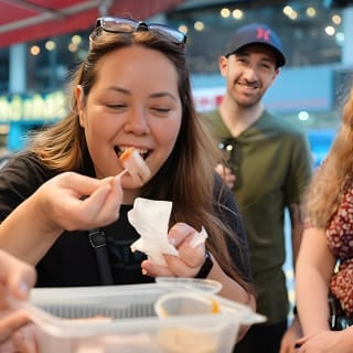 Tour di Hong Kong Street Food con locali - Dim Sum, Wonton e altro 1