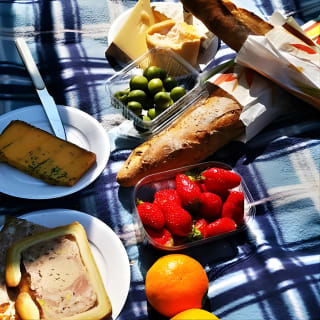 Stroll a Local French market & have a picnic 11