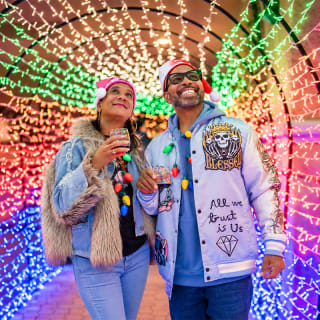 Coastal Christmas Wine Walk: Holiday Lights & Wine Tasting 7