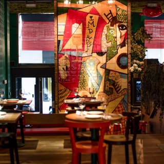 Pa ella, pa él, pa todos. Paella valenciana, ensaladilla y dos bebidas en plena Gran Vía 4