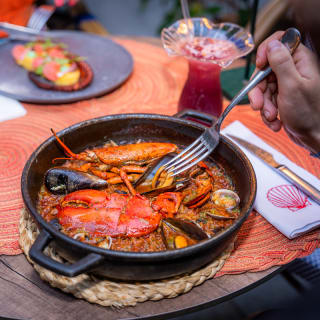 Experiencia culinaria catalana en Barcelona: menú de tapas y paella 1
