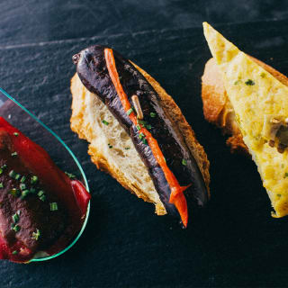 Menú 16 pintxos donostiarras + botella en Golfo de Bizkaia Born 2