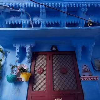 Walk in blue City 4