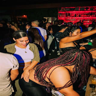 Cabros Chicos Valentines Day Latin & Reggaetón Dance Parrty 4