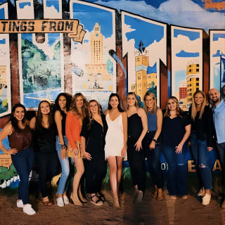 Austin Murals & Mimosas Roofless Party Bus Tour e Photoshoot 16