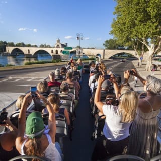 Avignon per Bus mit Mehrfachstopps 3