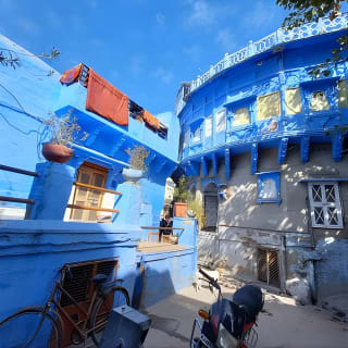 Walk in blue City 5