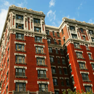 NYC Mob Hits & Hangouts: Outdoor Exploration Game 4