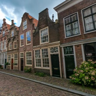 Outdoor Exploration Game: Saving the past in Dordrecht 2