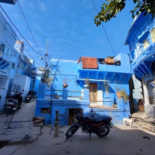 Walk in blue City 6