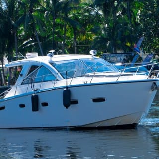 Crociere in yacht con capitano e marinaio 1