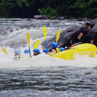 ¡Monta en los rápidos! Excursión de un día en balsa por aguas bravas desde Nueva York 2