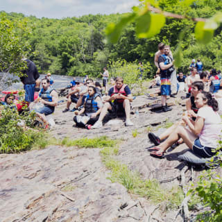 ¡Monta en los rápidos! Excursión de un día en balsa por aguas bravas desde Nueva York 5