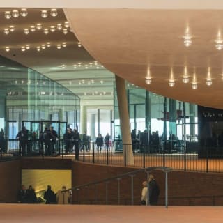 Visita guidata Premium all’Elphi Plaza con Franzbrötchen e caffè 2