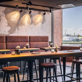 Visita guidata Premium all’Elphi Plaza con Franzbrötchen e caffè 3