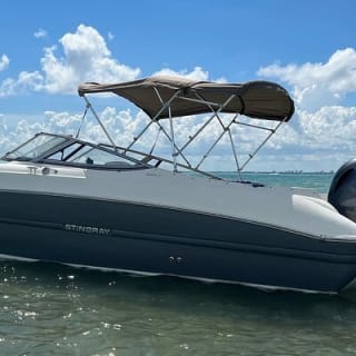 24 Ft Miami Bay: Private Boat, Gas Included , 8 people, Captained 2
